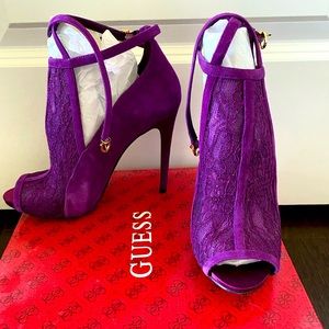 Guess Pumps